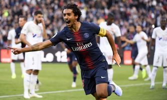 赛前体能课后；本菲卡豪取连胜备战法国杯；赛场秩序良好；更衣室氛围转暖