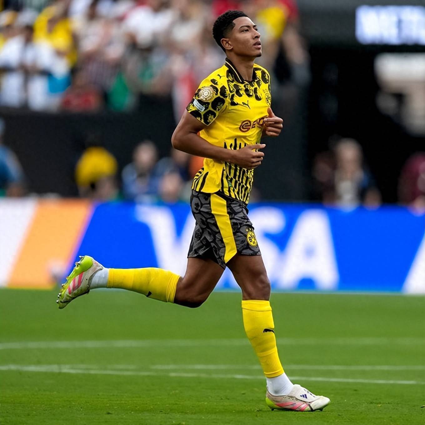 赛地聚焦——德国杯国际比赛日热度飙升；多特蒙德复出首秀；媒体盛赞；球队文化再被提及的简单介绍-开云体育官方网站